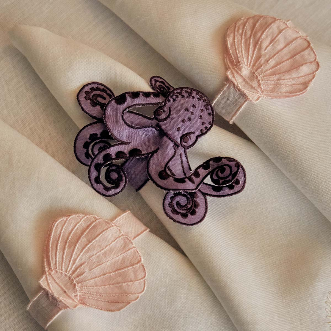 Servilleteros La Mar Bodado en Lino Morado . Set de 4