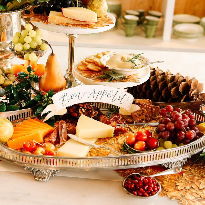 DETALLE DE MESA DE ESTANDARTE DORADO CLÁSICO