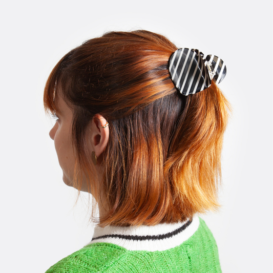 Hair Claw - Heart B & W